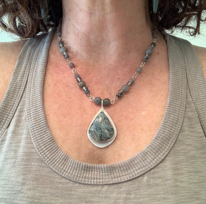 Large agate pendant necklace - statement necklace - short gemstone choker style necklace - earthy jewelry for women.