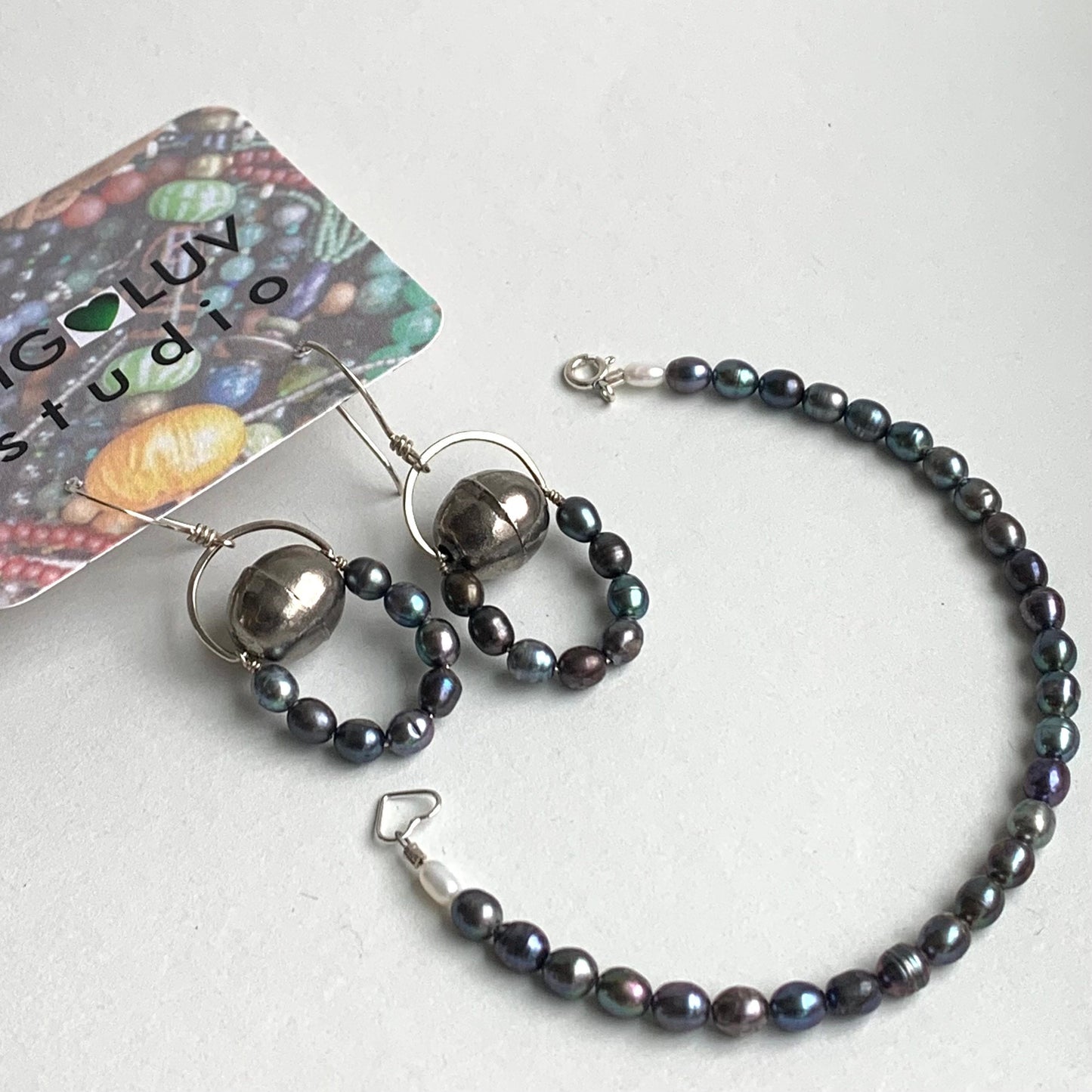 Freshwater pearl bracelet - pearl bead bracelet with clasp - gifts for moms - handmade womens jewelry - earthy, feminine, boho style